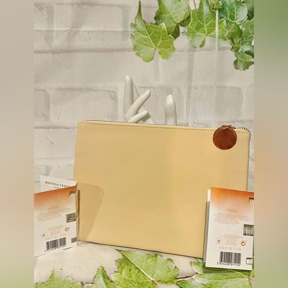 NWT Bottega Veneta illusione toilety makeup bag 9x7x1 - Picture 2 of 4